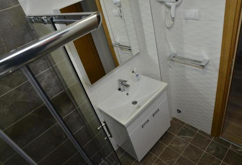 هتل Kraljevi Cardaci Cardak