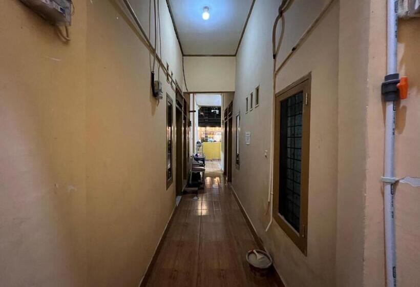 هتل Oyo 93412 Kost Irma Syariah