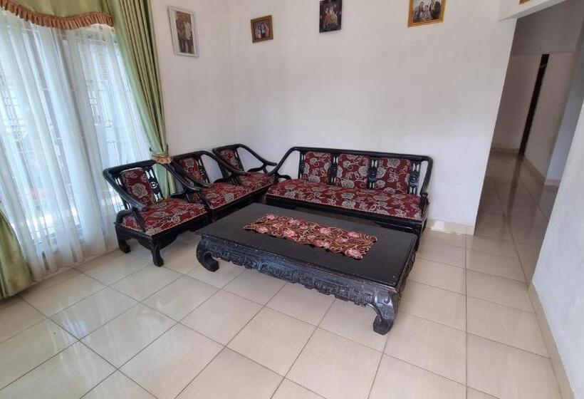 בית מלון כפרי Spot On 93367 Wisma Sidosari Syariah
