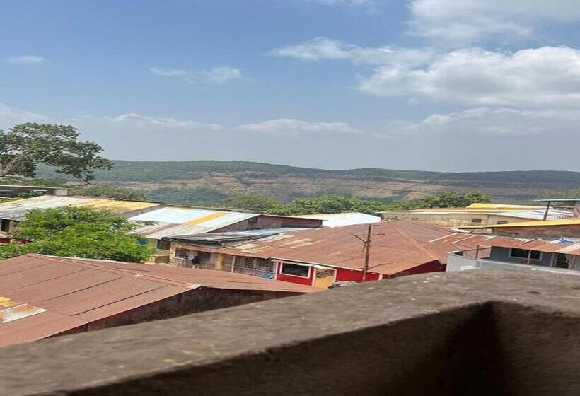 فندق The Hilltop Residency, Matheran