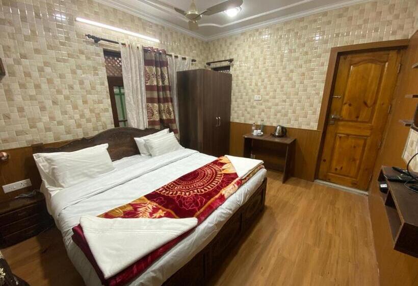 Отель The Mallard, Srinagar