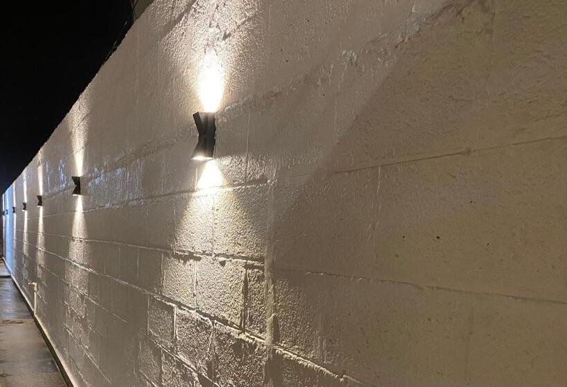 Отель The Mallard, Srinagar