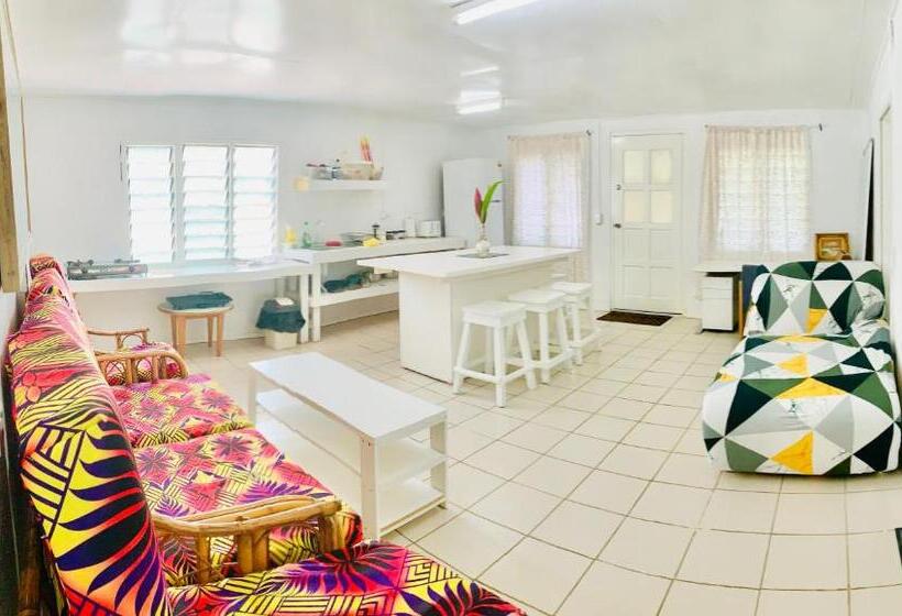 پانسیون Tonga Cottage   Triple Room With Shared Facilities