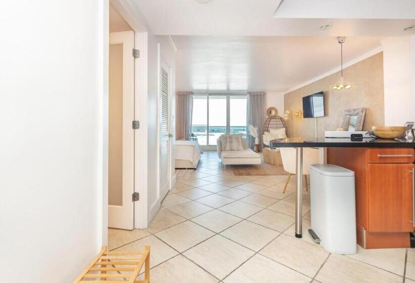 Stunning Studio With Balcony In South Beach