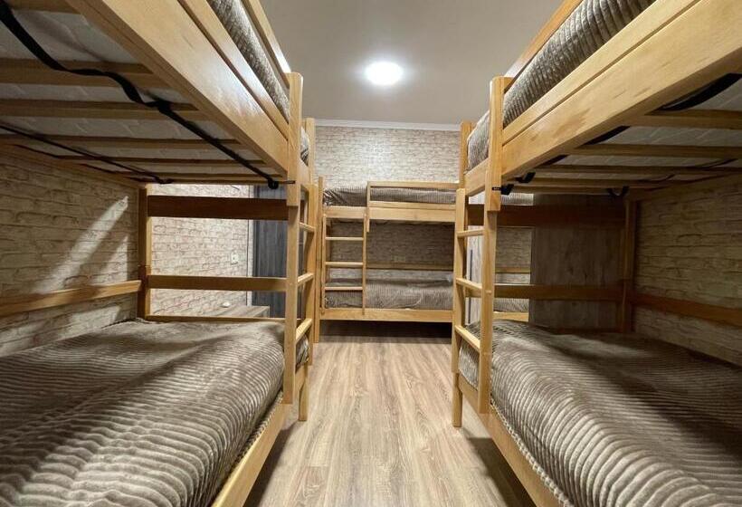 הוסטל H White House