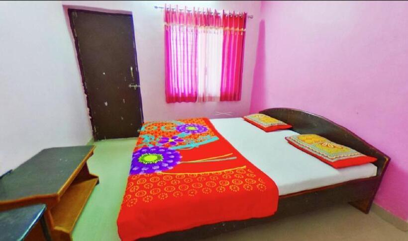 Hostel Nomadics