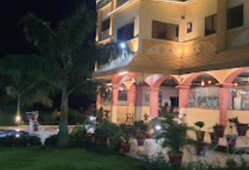 فندق Chhattisgarh Palace, Rajnandgaon