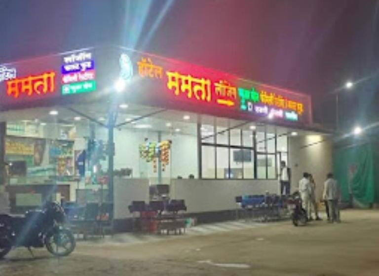호텔 Mamta And Lodging, Shani Shingnapur