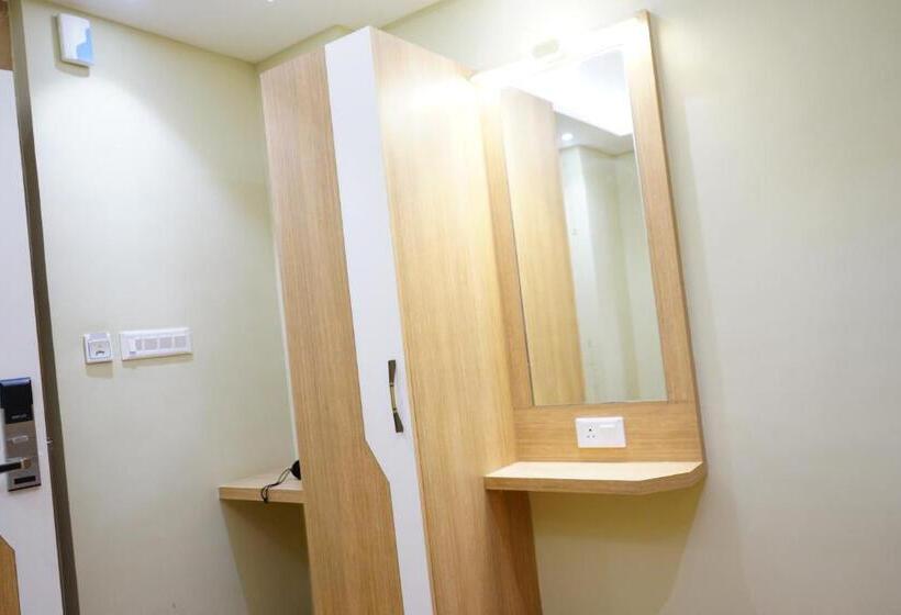 Отель Neelgiri Grand