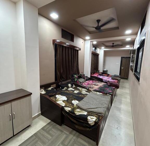 호텔 New Agrawal Pudi Bhandar