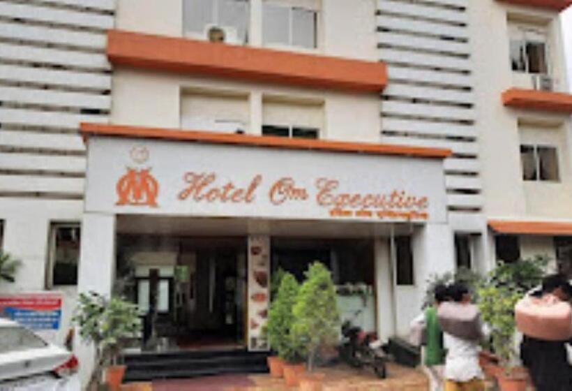 בית מלון כפרי Om Executive, Satara