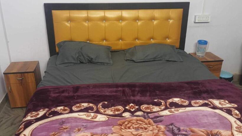 ホテル Oyo Flagship Darbar Guest House