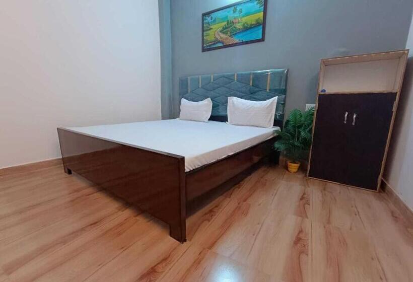ホテル Oyo Flagship Darbar Guest House