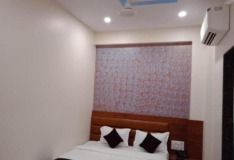 فندق Raheja Residency