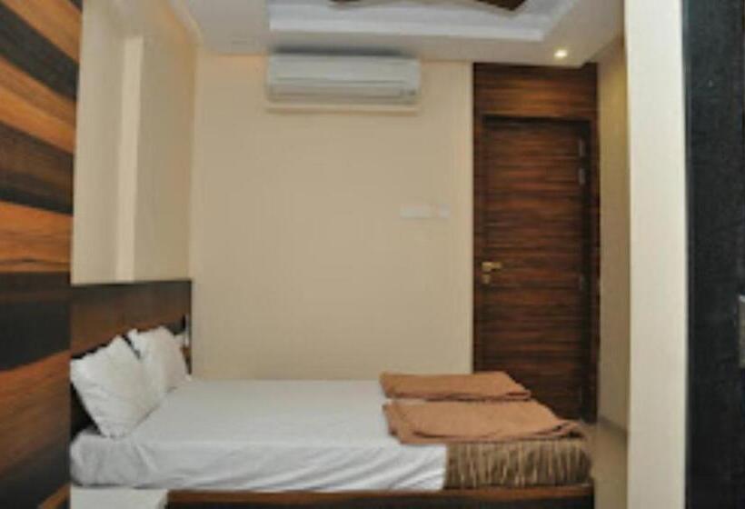 בית מלון כפרי Rich Palace, Jalgaon
