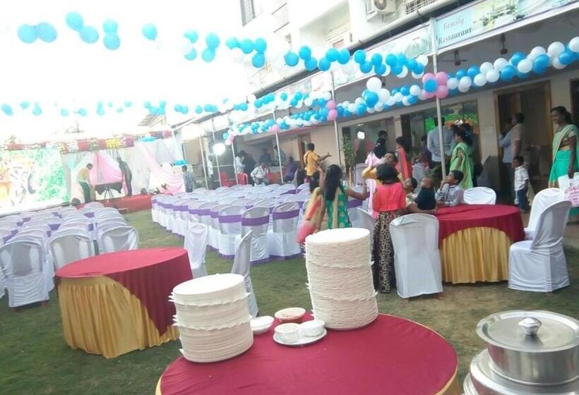 酒店 Sangram Palace Shirur