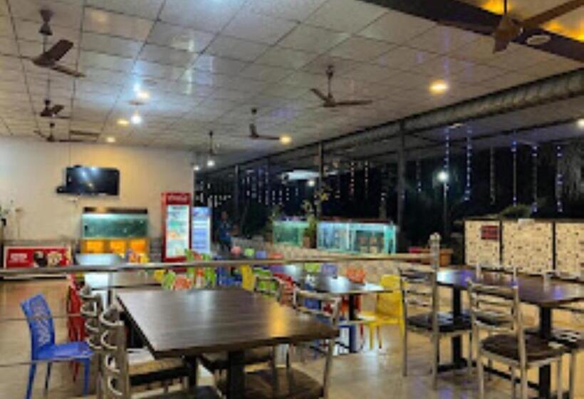 בית מלון כפרי Vrindavan Niwali