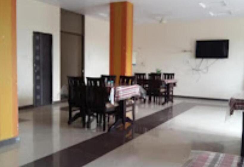 ホテル Yash Palace & Ok Veg Resturant Maihar