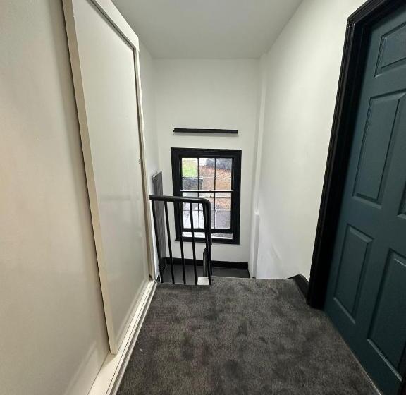 פנסיון 10 Minutes To Central London Vaux