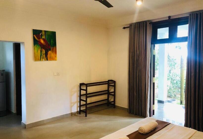 פנסיון Camellia Villa & Tour