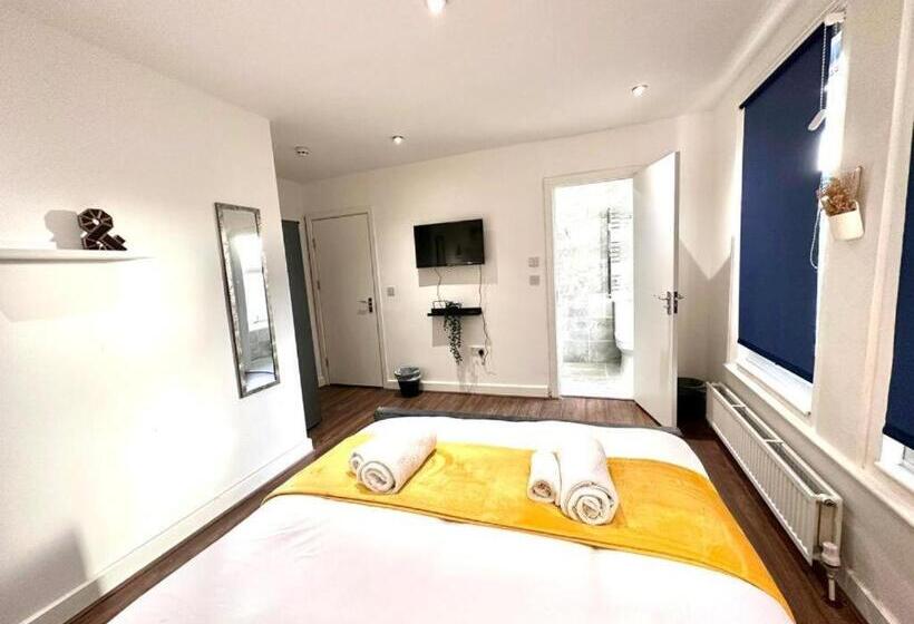 펜션 Hounslow Suites   Tw3