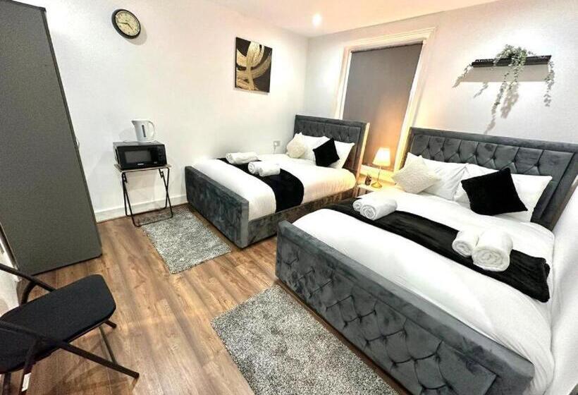 펜션 Hounslow Suites   Tw3