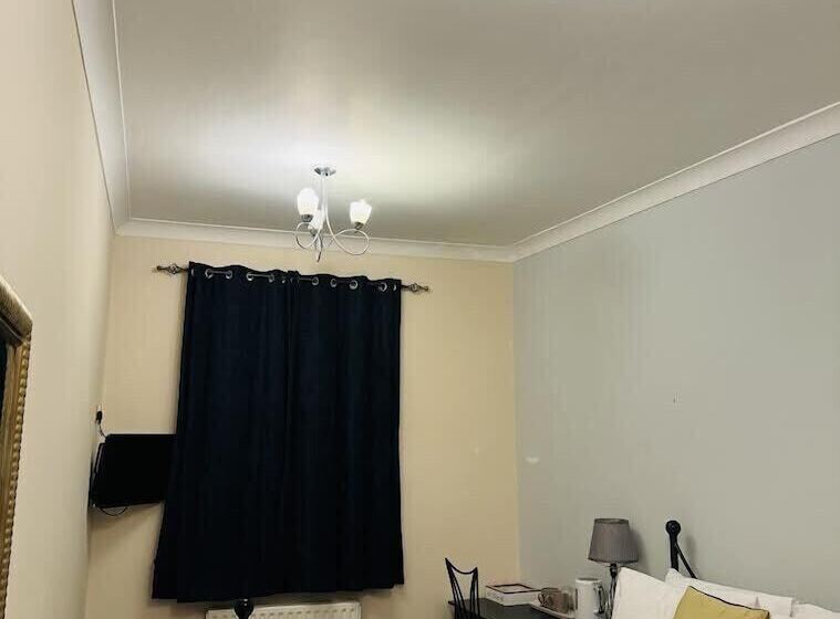 بنسيون Windsor Wine & Dine