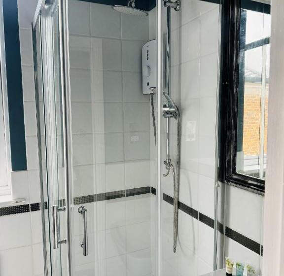 بنسيون Windsor Wine & Dine