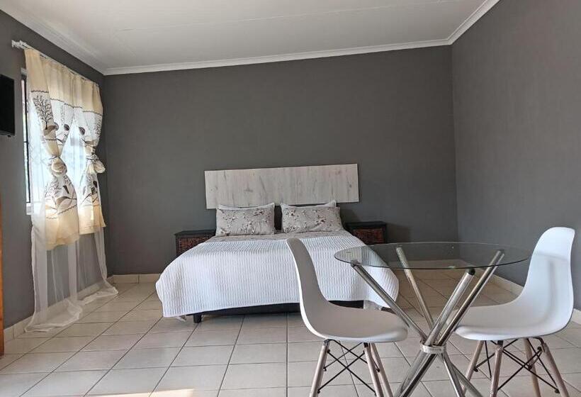 פנסיון Zihlalele 24hours Guest House