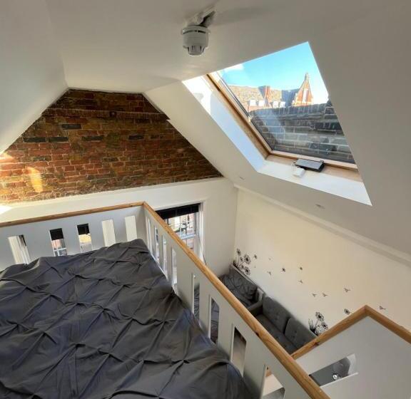 تختخواب و صبحانه Camden Bnb