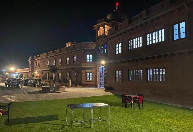 فندق Kross Indroka Fort