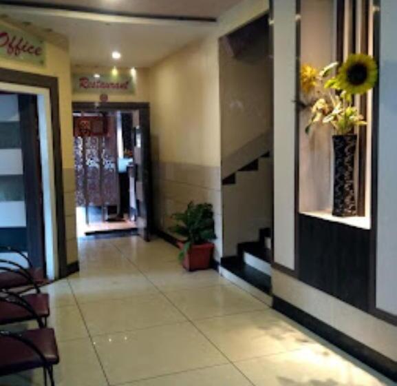 酒店 Radhika Place And City Palace, Parbhani