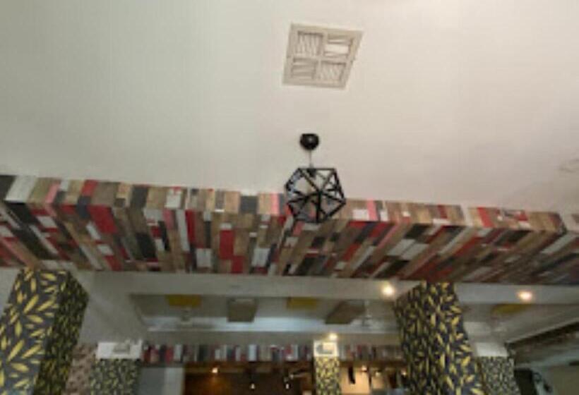 酒店 Radhika Place And City Palace, Parbhani