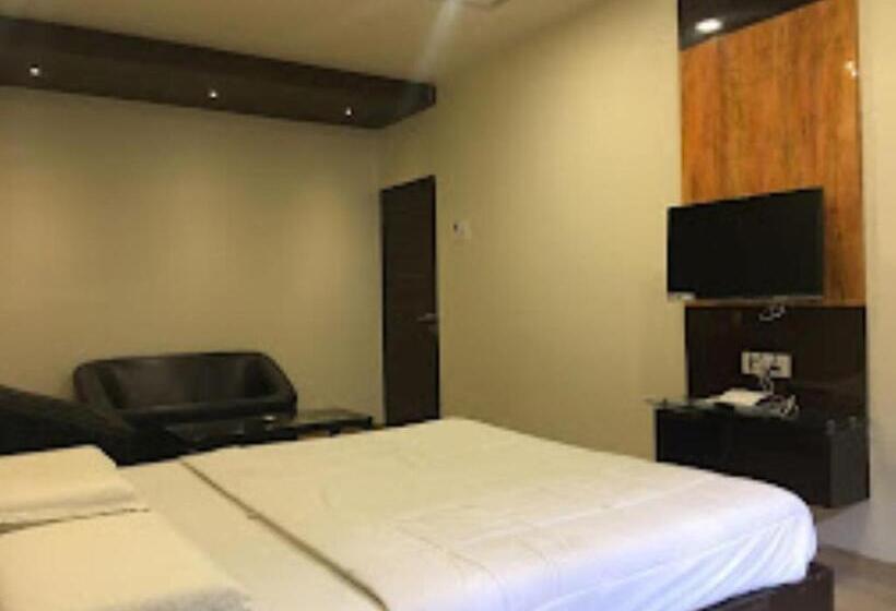 酒店 Radhika Place And City Palace, Parbhani