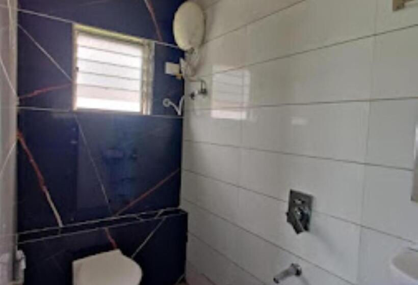호텔 Shakti Delux Rooms Vadodara