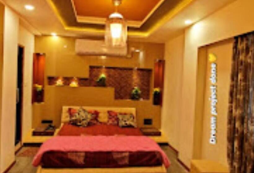 호텔 Shakti Delux Rooms Vadodara