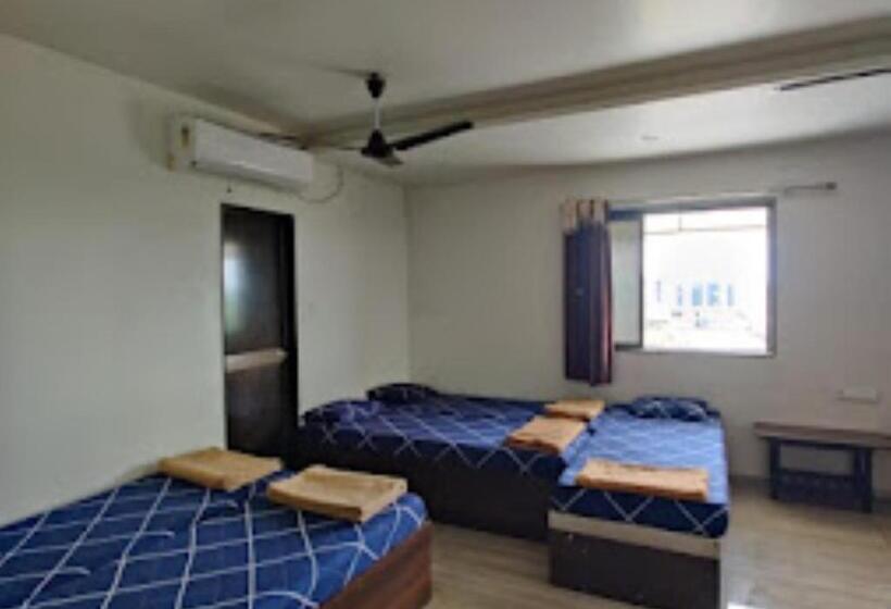 호텔 Shakti Delux Rooms Vadodara