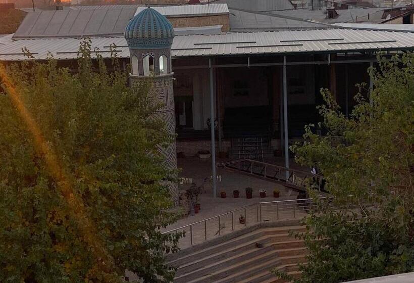 Sardorbek Hostel