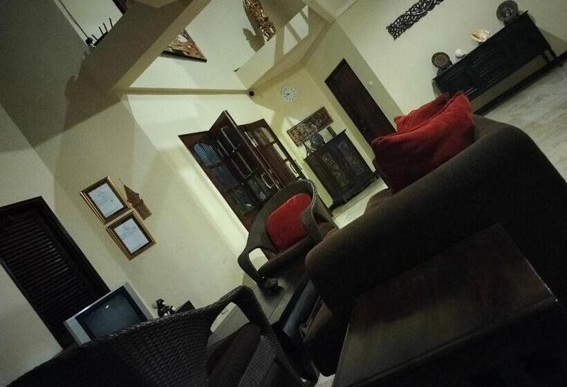 مبيت وإفطار Villa Layang Bulan