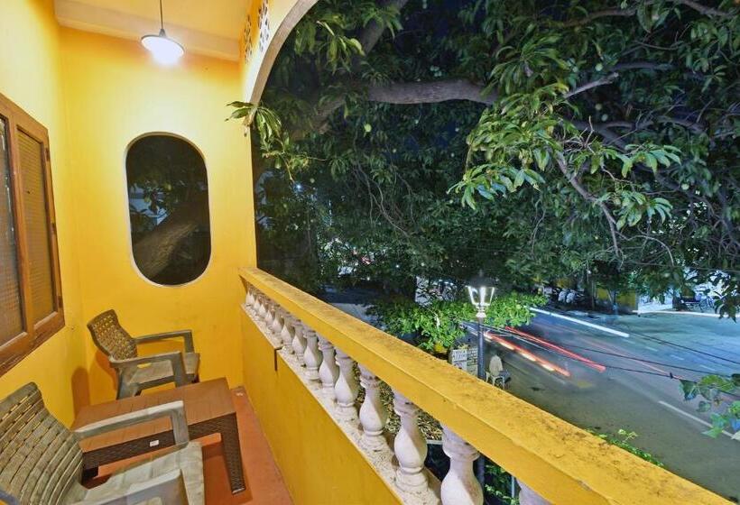 هتل Coral Home Stay