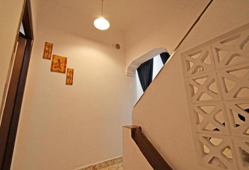 هتل Coral Home Stay