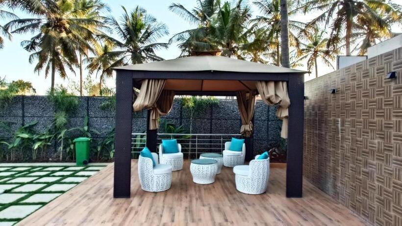 호텔 Indo Bali Poolside Resort In Bangalore