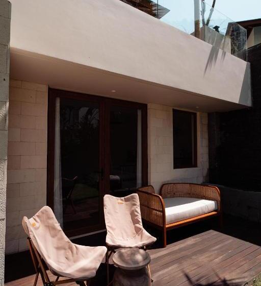 هتل Poco Poco Villas By Aayan