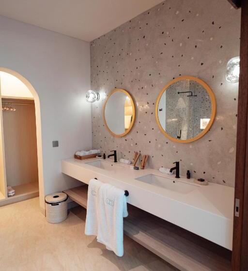 هتل Poco Poco Villas By Aayan