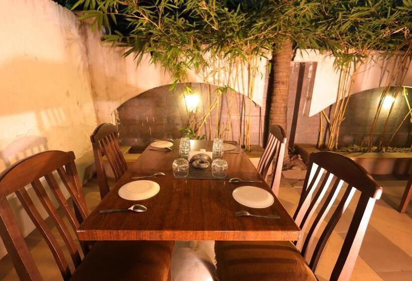 فندق Sharveen Classic Inn