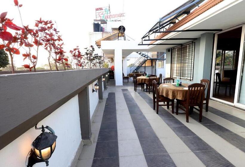 فندق Sharveen Classic Inn
