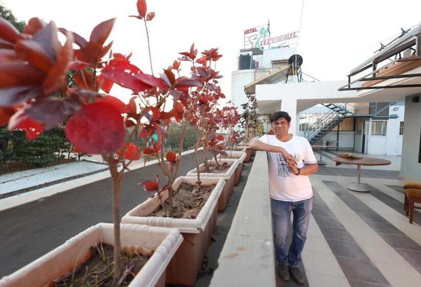 فندق Sharveen Classic Inn