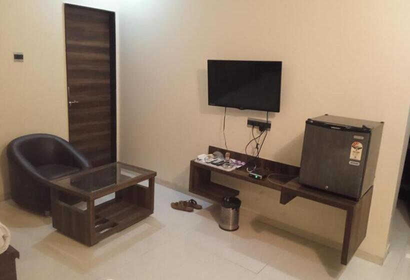 فندق Sharveen Classic Inn