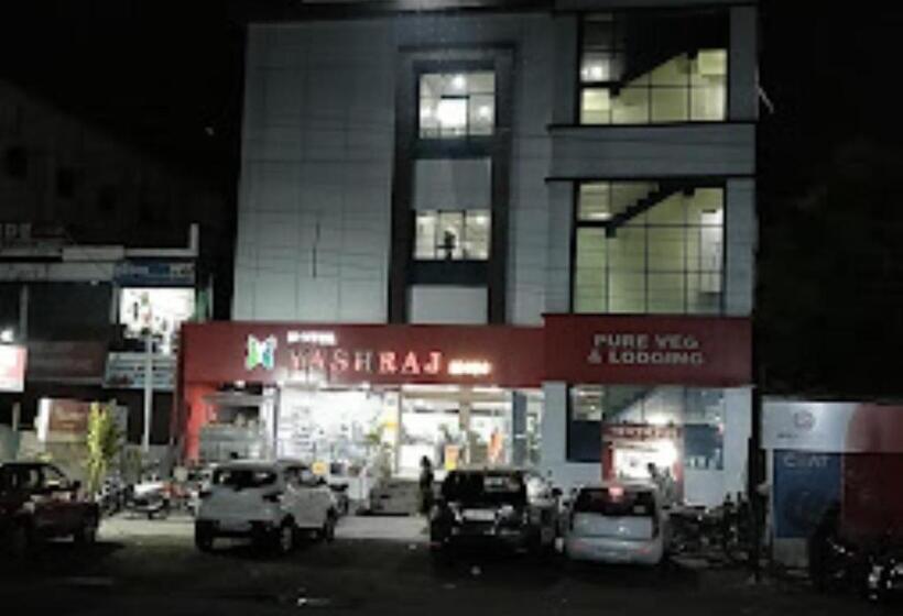 호텔 Yashraj Inn Beed