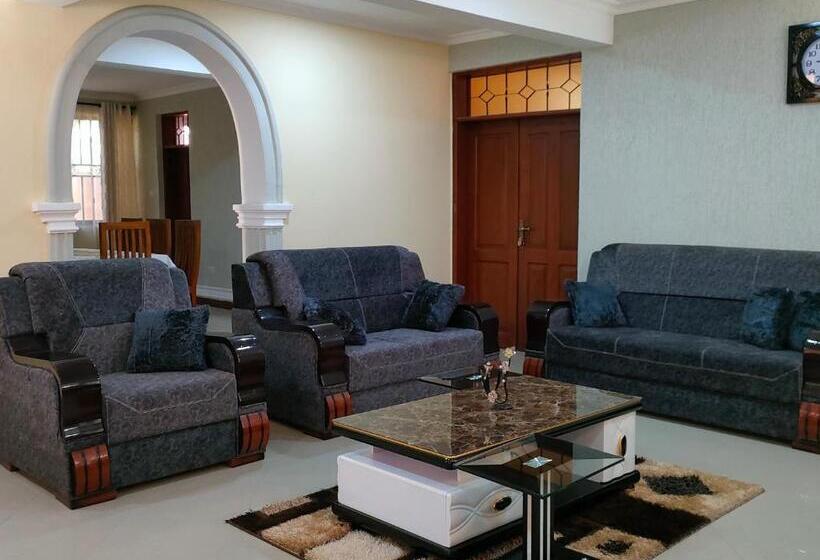 پانسیون Keeney House At St. Gabriel S